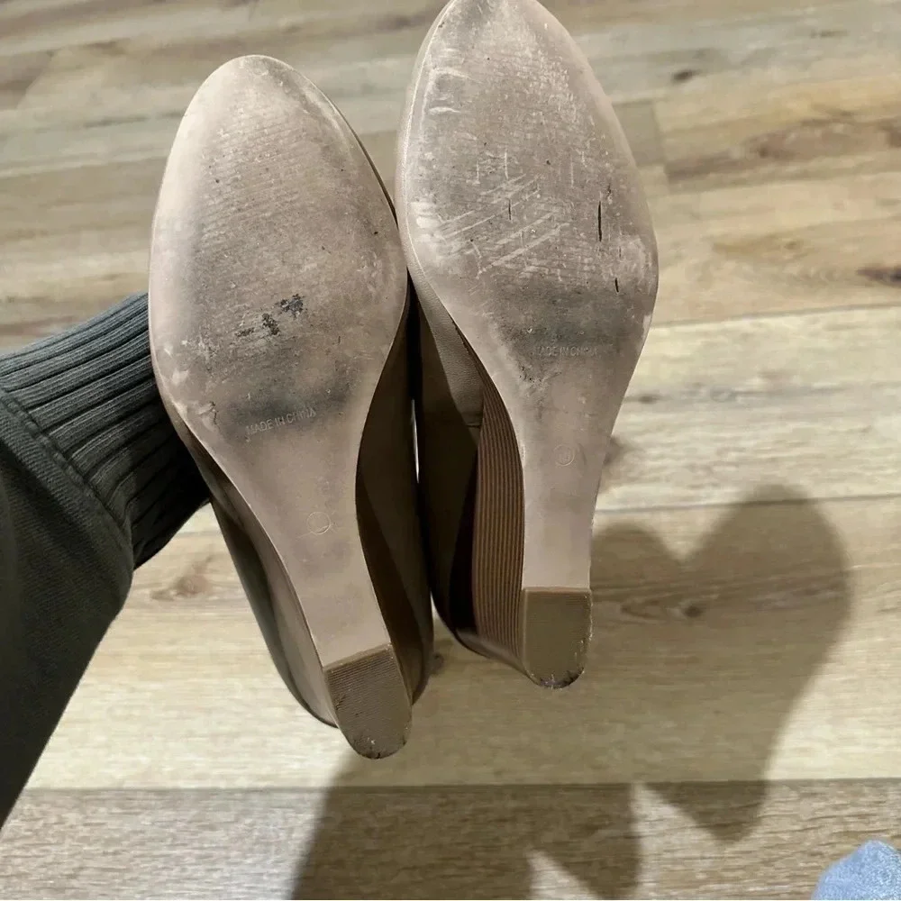 MTI Design Women's Tan Faux Leather Rounded Toe Wedge Heels Size 10 GUC
